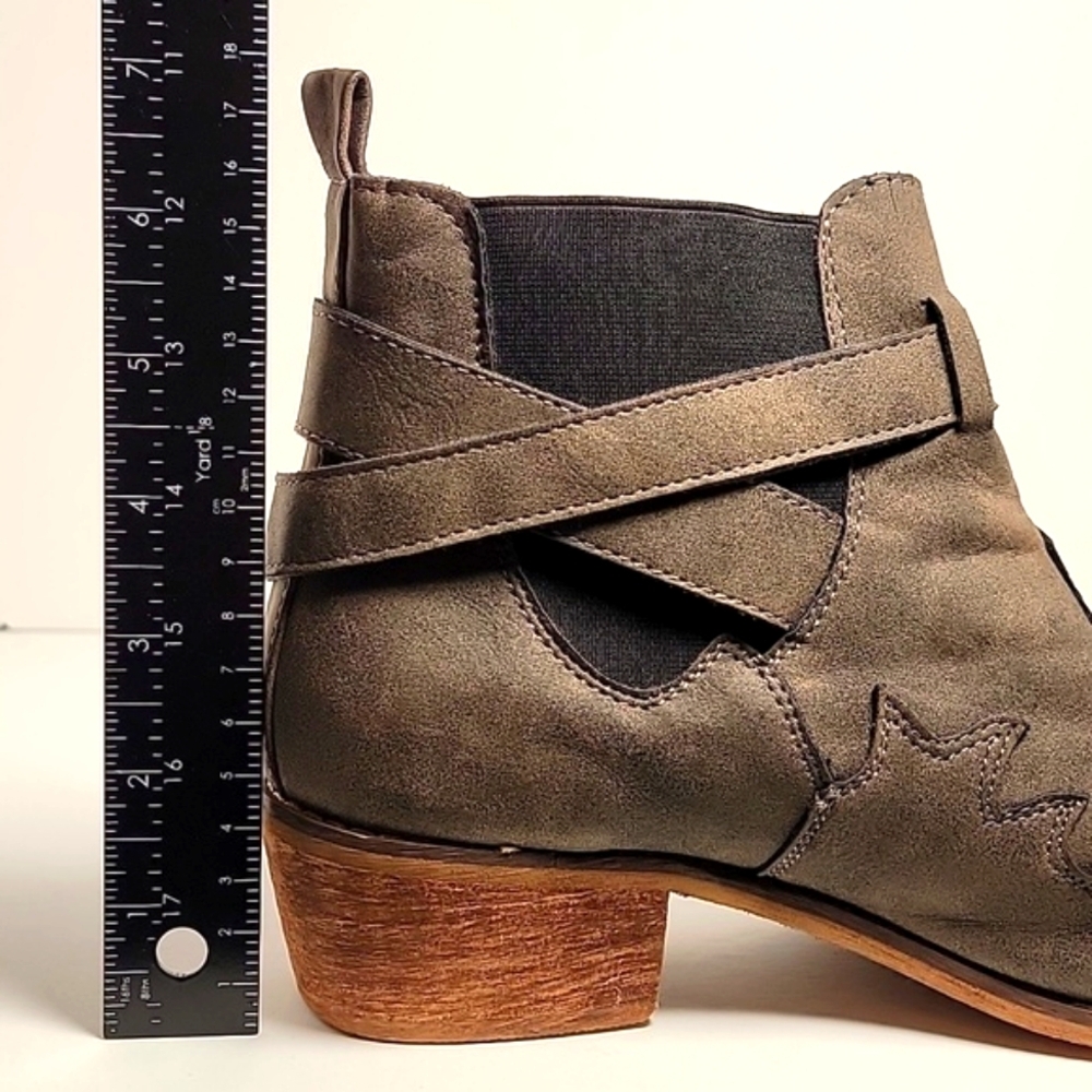 Olivia Miller Bootie Ankle Boot Faux Leather Pull-On Stacked Heel Buckle 8.5 - Picture 14 of 14